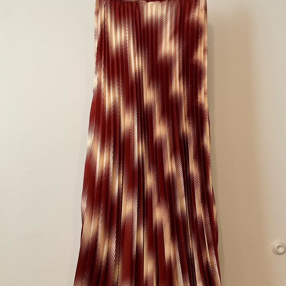 Elegant Maroon and Cream Pleated Skirt
